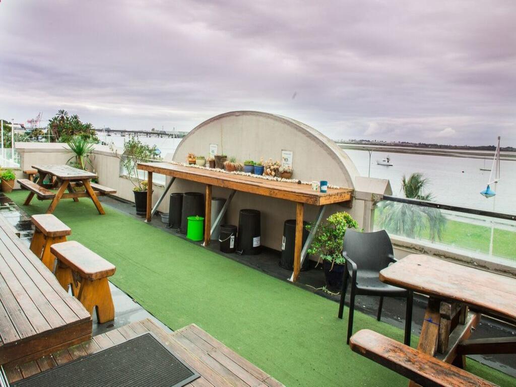 Harbourside City Backpackers Tauranga Ngoại thất bức ảnh